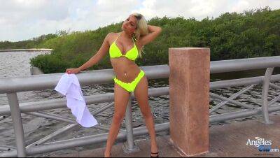 Sexy Blonde Transbabe strutting her stuff in a Bikini and Heels - hotmovs.com